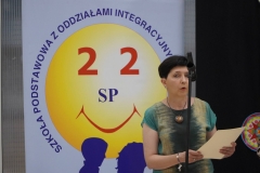 Pani Ewa Rudowska przedstawia zwycięzców Szkolnej Ligi Przedmiotowej z edukacji polonistycznej i matematycznej.