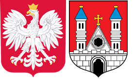 Godło Polski przedstawia białego orła ze złotą koroną na czerwonym tle, Herb Płocka przedstawia na czerwonej tarczy herbowej  mur obronny z bramą, fronton katedry z czarną rozetą zwieńczoną złotem krzyżem i dwiema wieżami.