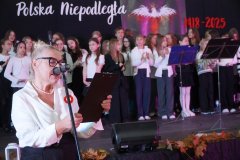 Pani Dyrektor- Marlena Błachowicz, dziękuje Uczniom i Nauczycielom zaangażowanym w przygotowanie, w naszej Szkole,  obchodów Narodowego Święta Niepodległości.