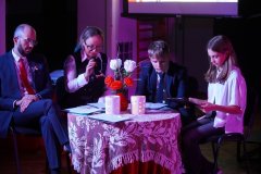 Narratorzy czytają teksty dotyczące historii Płocka.