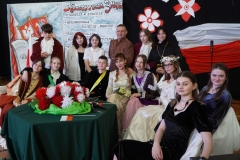 Wszyscy uczestnicy akademii siedzą przy wspólnym stole