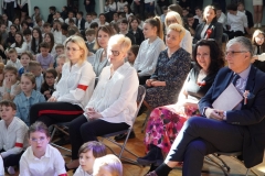 Widownia: dyrekcja, nauczyciele i dzieci