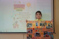 Zdjęcie przedstawia laureatkę drugiego miejsca z wykonaną pracą konkursową.