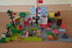 Zdjęcie przedstawia mapę myśli wykonaną z klocków Lego.