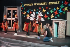  Fragment przedstawienia „Siedem życzeń Natalki”. 