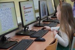Zajęcia z programowania w pracowni komputerowej.