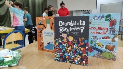 Wystawka książek dla dzieci o tematyce związanej z ochroną środowiska.