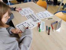 Dzieci programują Ozoboty.