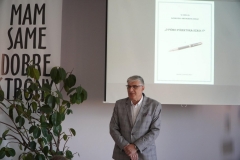 Pan Dyrektor -  Janusz Banasiak wita wszystkich uczestników Konkursu Ortograficznego dla uczniów klas drugich i trzecich „O PIÓRO DYREKTORA SZKOŁY”.