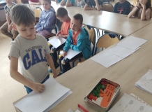 Uczeń losuje fragment tekstu do przeczytania.