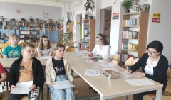 Za stołem zasiada jury konkursu.