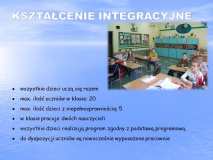 Na niebieskim tle zapisane najważniejsze informacje  o kształceniu integracyjnym oraz  zdjęcie przedstawiające dzieci siedzące w klasie, w ławkach.