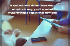 Na ławce leży rejstrator dźwięku i telefon komórkowy. Po bokach dwie sylwetki osób.