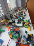 wystawa projektów zrealizowanych w ramach warsztatów, która prezentowana jest w bibliotece