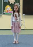 Uczennica klasy Id - Paulina Fiuk, podczas występu.