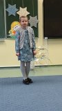 Uczennica klasy IIc - Ewa Wochnowicz, podczas występu.
