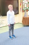 Uczeń klasy IIIb - Antoni Zawadzki, podczas występu.