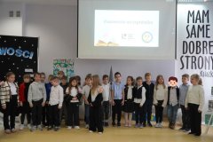 Klasa 1d podczas krótkiego występu. 