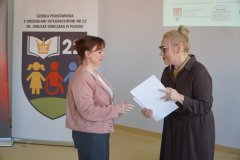 Dyrektor Szkoły Podstawowej nr 22 dziękuje nauczycielce – opiekunowi merytorycznemu laureata