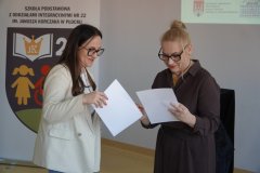 Dyrektor Szkoły Podstawowej nr 22 dziękuje nauczycielce – opiekunowi merytorycznemu laureata