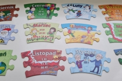 Obrazek puzzli w języku  polskim.
