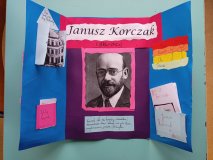 kolorowy lapbook z portretem patrona i licznymi kolorowymi zakładkami