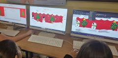 Uczniowie projektujący e-kartki z okazji Świąt Bożego Narodzenia.