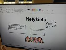 Plakat na temat netykiecie w Internecie wykonany przez uczniów.