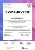 Certyfikat uznania dla nauczyciela za udział w projekcie, z grafiką i podpisem przyznającym to wyróżnienie.  