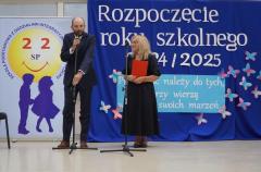 Dyrektor Szkoły- p. Marlena Błachowicz oraz Przewodniczący Rady Rodziców- p. Przemysław Zieliński, przemawiający na forum Szkoły.