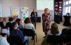Dyrektor szkoły, pan Janusz Banasiak wita gości i uczestników XX Powiatowego Konkursu Literackiego „Piszę książkę”.