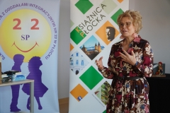 Dyrektor Książnicy Płockiej, pani Joanny Banasiak podczas wystąpienia na rozstrzygnięciu  XX Powiatowego Konkursu Literackiego „Piszę książkę”.