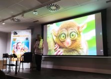 Na scenie w mediatece Nela podczas spotkania autorskiego.