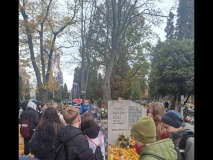 Uczniowie klasy 6a i 4F na Cmentarzu Starym w Płocku