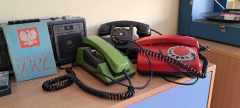 Wystawa telefonów w czasów PRL>