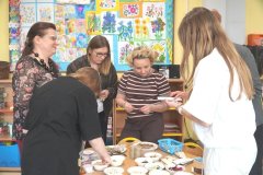 Tworzenie zakładek do książek przez Uczestniczki spotkania