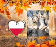 Grafika utrzymana w jesiennej stylistyce. Po lewej stronie znajduje się serce w kolorach flagi Polski. Po prawej zamieszczono zdjęcie kilku osób trzymających w dłoniach różne znicze, zebrane w jednym miejscu — ręce tworzą krąg. Tło wypełniają jesienne liście oraz drewniana podłoga u dołu.