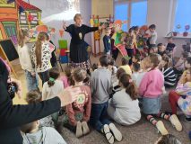 Spotkanie z Pippi w bibliotece dla uczniów klas drugich.