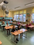  Dzieci wczuwają się w rolę pierwszoklasistów.