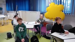 Uczniowie naszej szkoły słuchający wykładu pani Anny Krusiewicz.