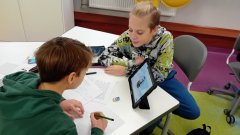 Uczniowie naszej szkoły biorący udział w tworzeniu  biogramu Ignacego Łukasiewicz.