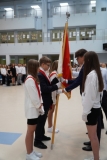 Moment przekazania sztandaru młodszym kolegom.