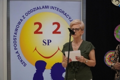 Pani Iwona Spiek przedstawia laureatów Międzynarodowego Konkursu Kangur Matematyczny.