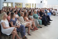 Rada pedagogiczna, dyrekcja oraz goście. 