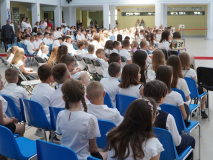 Na forum widać zgromadzonych Uczniów klas trzecich oraz Ich Rodziców, podczas uroczystości zakończenia roku szkolnego 2025/2026.