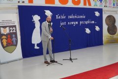 Przewodniczący Rady Rodziców przemawia do Absolwentów.