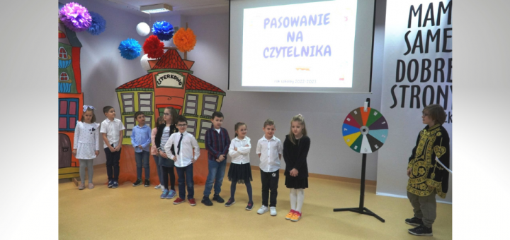 Przedstawiciele klas pierwszych biorą udział w turnieju „Koło fortuny”