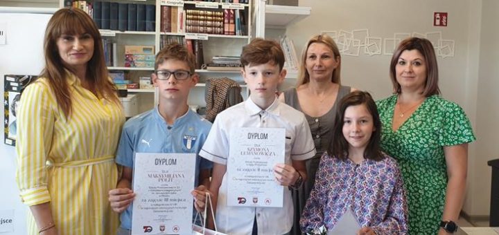 Zdjęcie laureatów konkursu „Zakopernikuj się!” w kategorii klas IV-VIII.