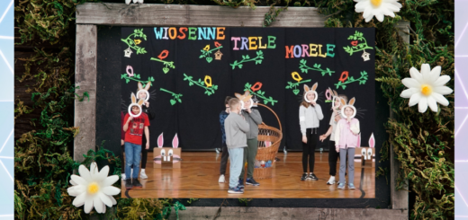 Grupa uczniów ustawiona w trzech rzędach, z maskami króliczków na twarzy, przygotowująca się do aktywności twórczych.