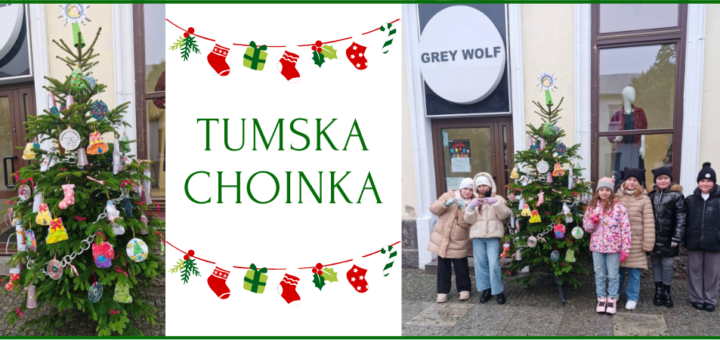 Zdjęcia dzieci wokół ubranej choinki, napis Tumska Choinka.
